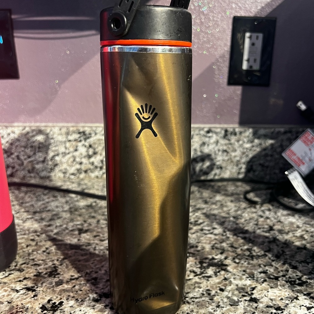 Hydroflask bundle - Picture 2 of 6